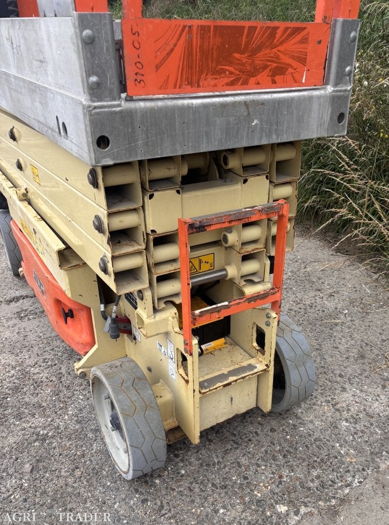 JLG hoogwerker - 9,8m werkhoogte - NIEUWE accu’s + GEKEURD, Zakelijke goederen, Machines en Bouw | Liften, Steigers en Ladders