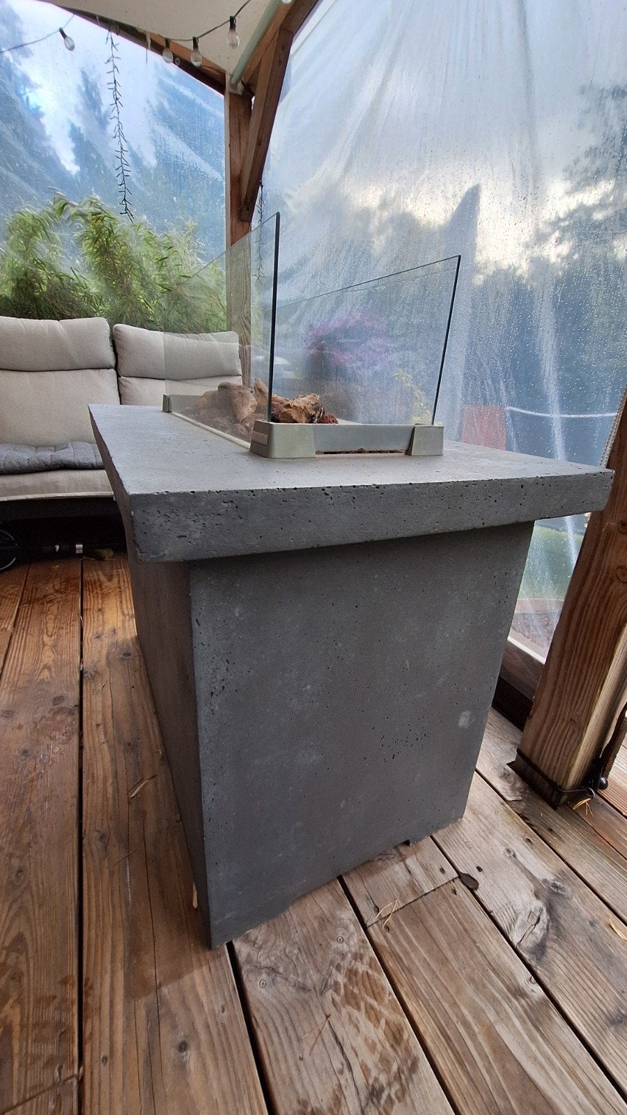 Vuurtafel Betonlook Lichtgewicht met Glazen Ombouw, Ophalen, Gebruikt