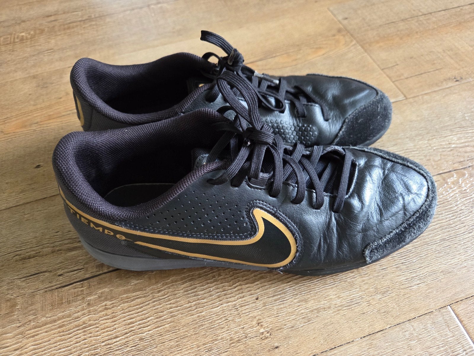 Zaalvoetbalschoenen maat 40,5 Nike Tiempo zwart, Ophalen of Verzenden, Zo goed als nieuw, Schoenen