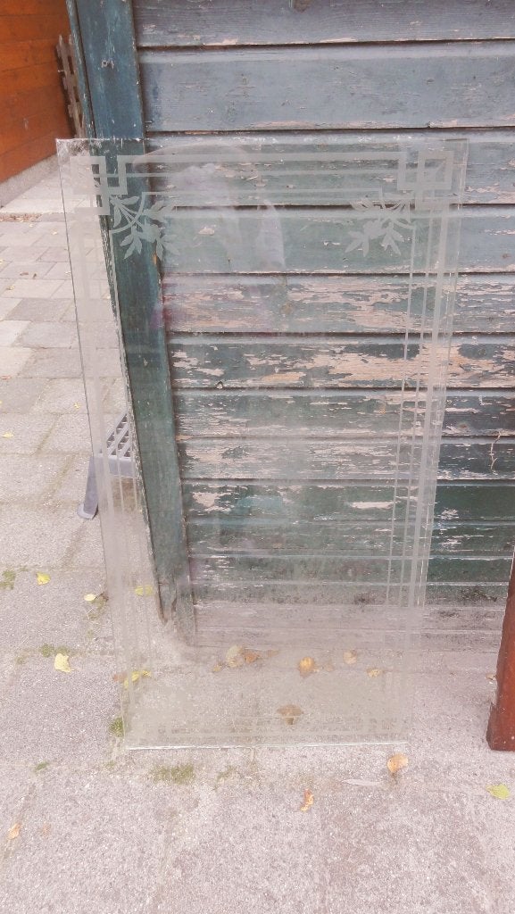 Glasplaat met ingegraveerde rand en bloemen, Ophalen
