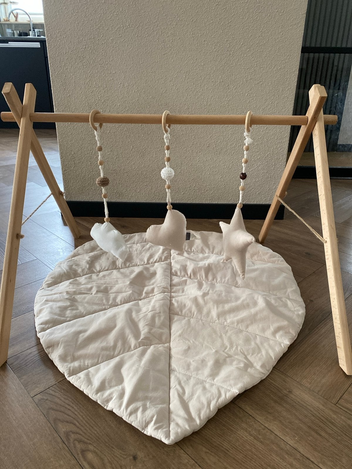 Houten Babygym met Speelkleed en Rammelaars - Beige Tinten, Ophalen of Verzenden, Zo goed als nieuw, Babygym