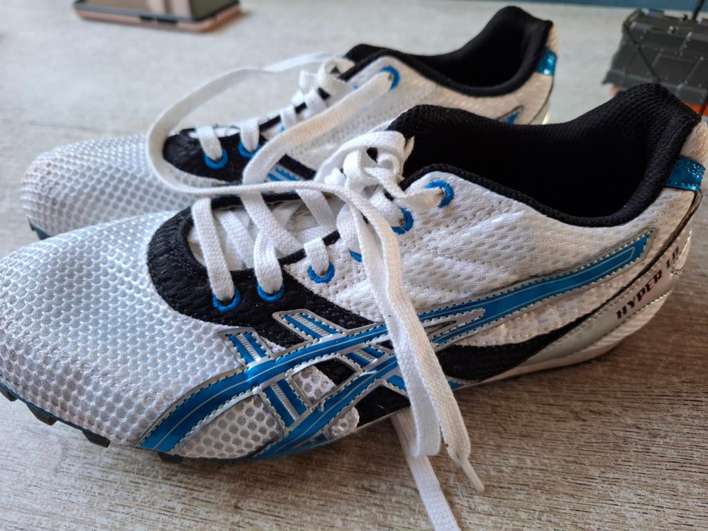 ASICS Hyper LO/10 Spikes - Maat 40.5 - Goede staat, Ophalen of Verzenden