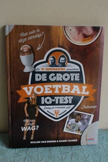 De grote voetbal IQ-test - daag je vrienden uit, Ophalen of Verzenden, Zo goed als nieuw, Willem van Beeren, Balsport