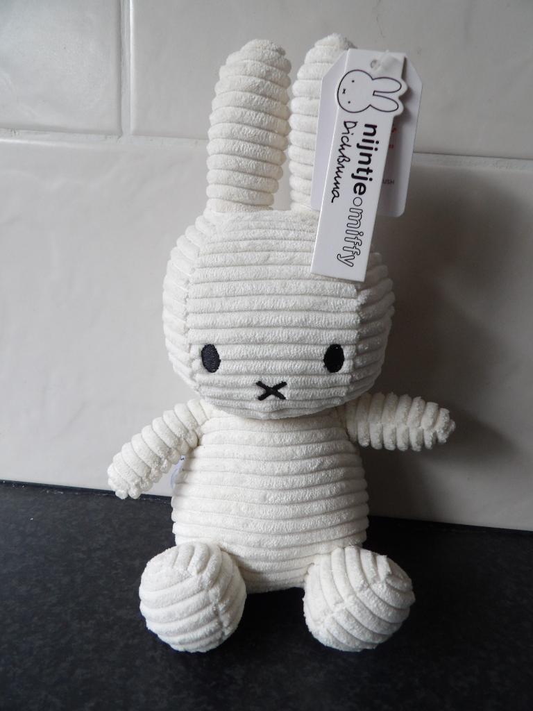 Nieuw met kaartjes Nijntje knuffel Sitting Corduroy Offwhite, Kinderen en Baby's, Nijntje, Ophalen of Verzenden, Wasbaar, Middelgroot (20 tot 80 cm)