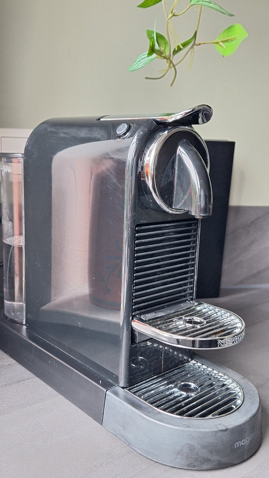 Foto 2 van Nespresso Magimix CitiZ koffiezetapparaat met melkopschuimer