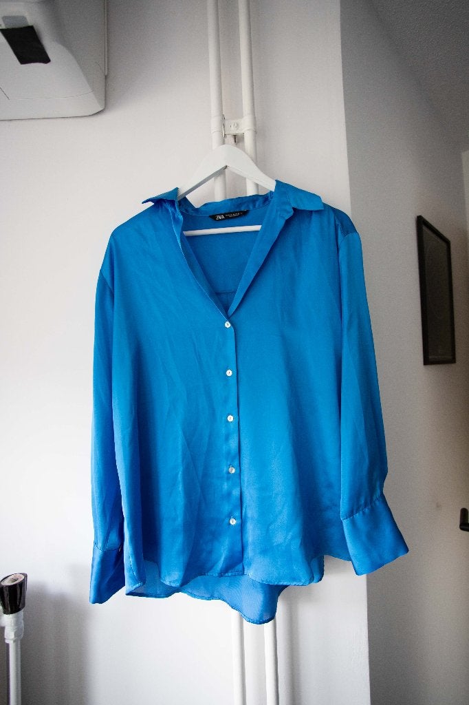 Blauwe satijnen blouse Zara maat M, oversized, Maat 38/40 (M), Blauw, Zara, Ophalen of Verzenden