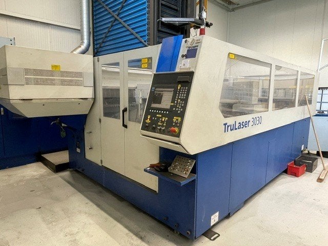 Trumpf 3030 CO2 lasersnij machine, Ophalen, Gebruikt