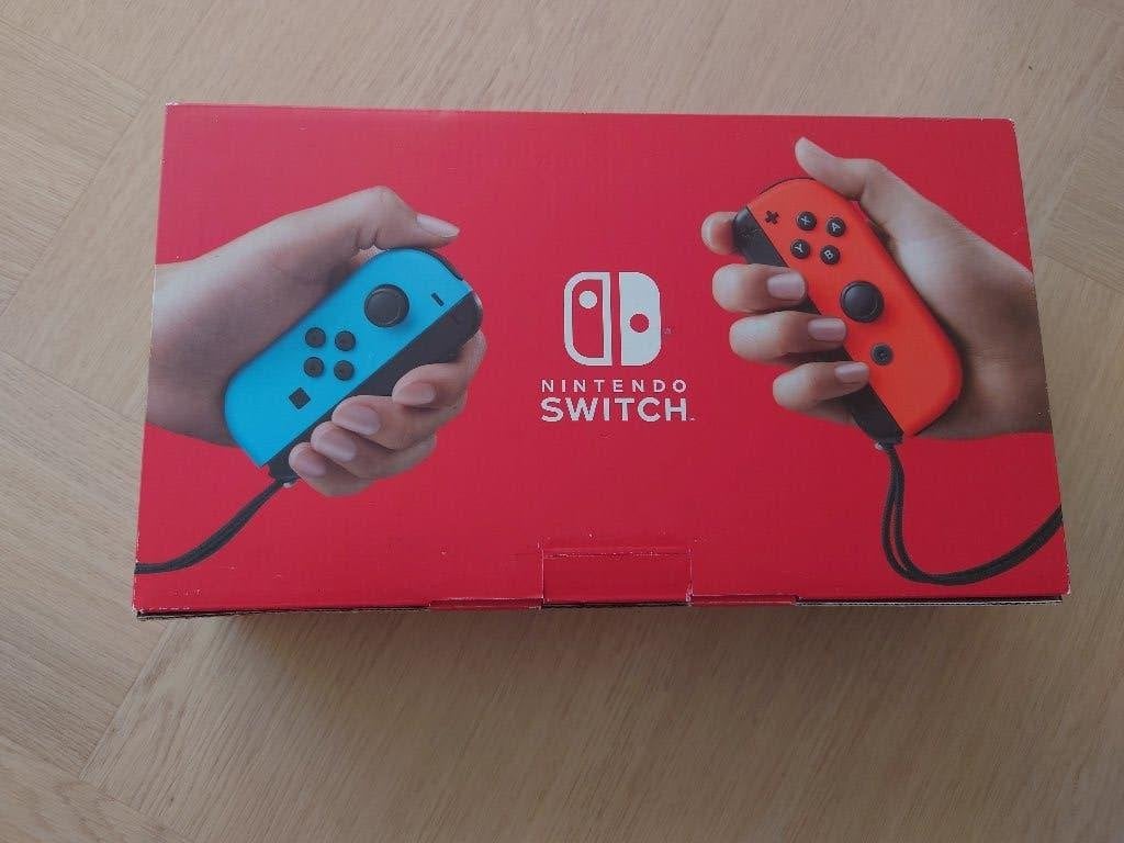 Nintendo Switch met spellen en hoes z.g.a.n., Ophalen, Met games, Met 2 controllers, Zo goed als nieuw