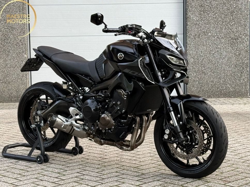 YAMAHA MT09 Techblack ABS Leovince DIKSTE VAN NL - BOMVOL !!, Motoren, Motorrijbewijs A, Bedrijf, Meer dan 35 kW, YAMAHA