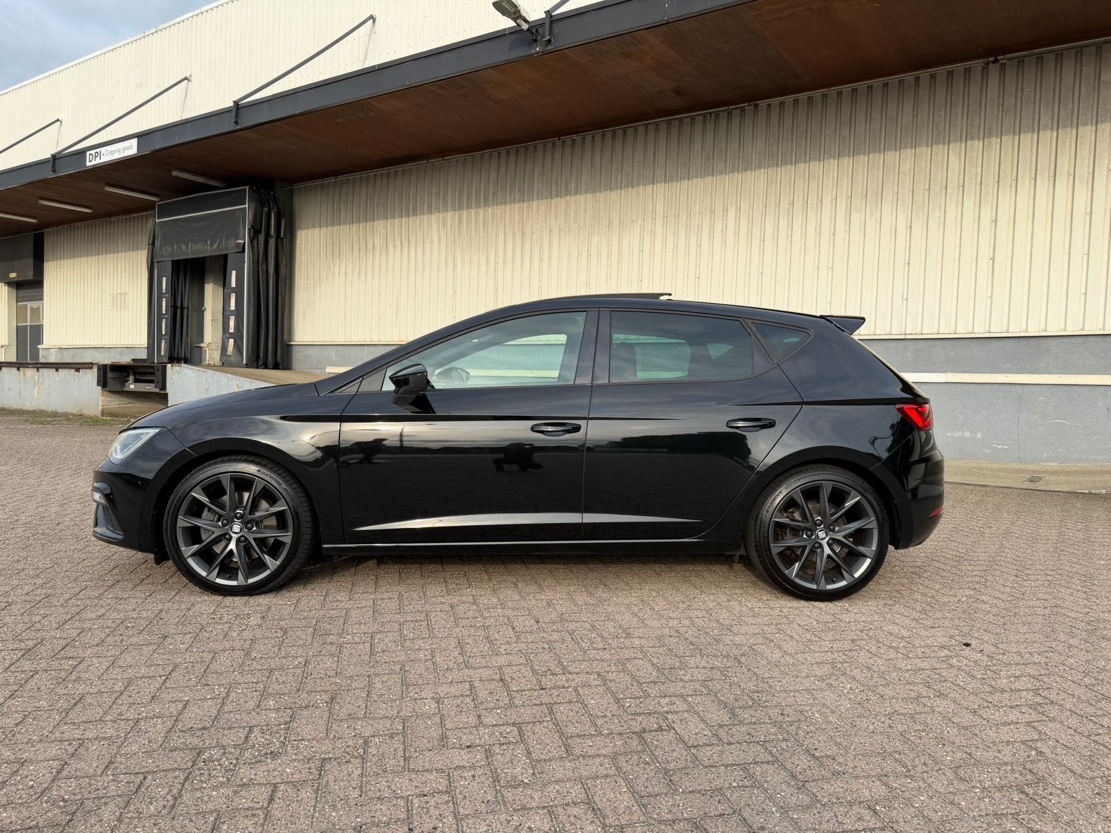 Seat Leon 2.0 TSI 190PK Dsg-7 2019 Zwart pano, Auto's, 1984 cc, Leon, Zwart, Particulier