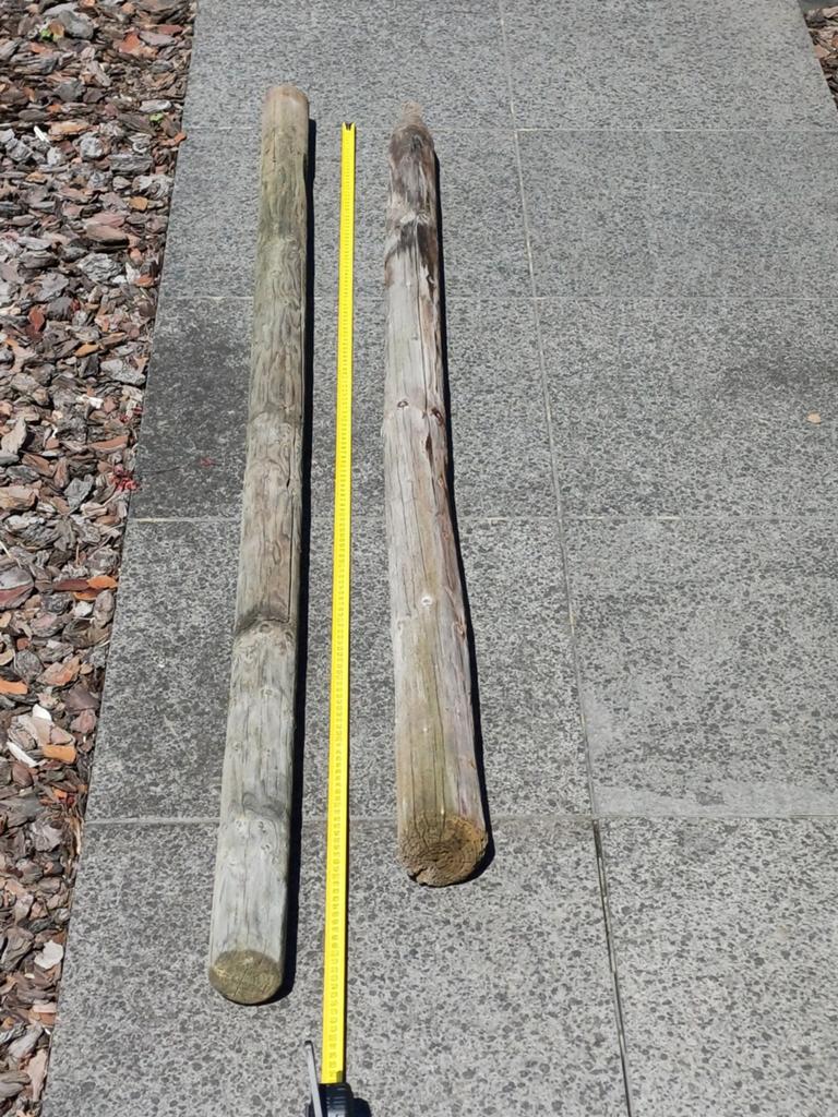 Te koop: 2 houten tuinpalen / weipalen, Tuin en Terras, Palen, Balken en Planken, Ophalen, Gebruikt, Minder dan 180 cm, Palen