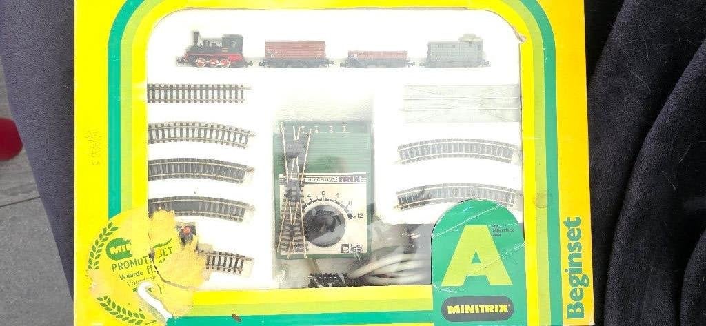 Minitrix N - Startset A + Super A (+ extra Rails), Gelijkstroom, Trix, Ophalen of Verzenden, Analoog