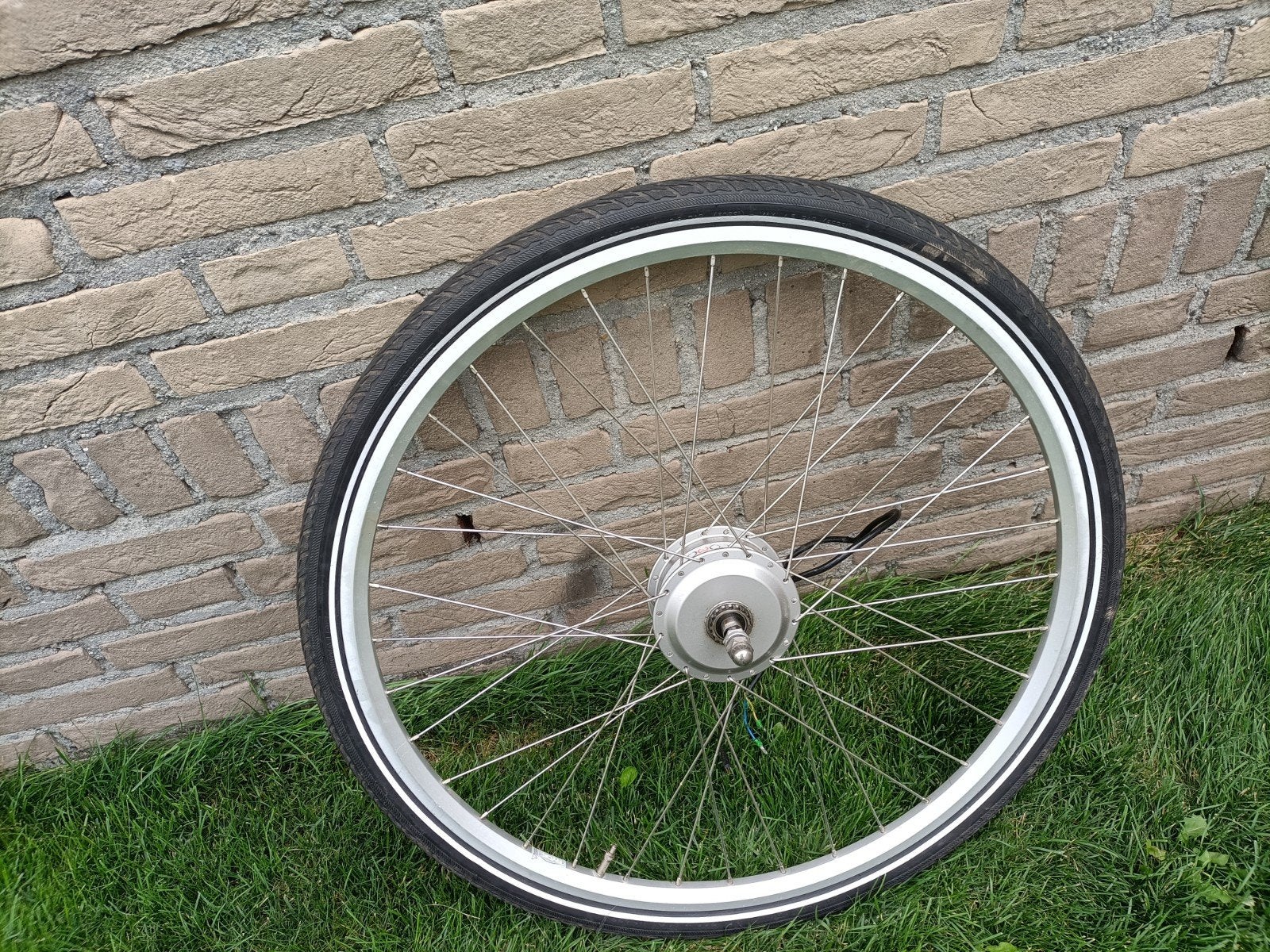 voorwiel motor Cortina Ecomo 24V rollerbrakes zwarte stekker, Fietsen en Brommers, Elektrische fietsen, Ophalen of Verzenden