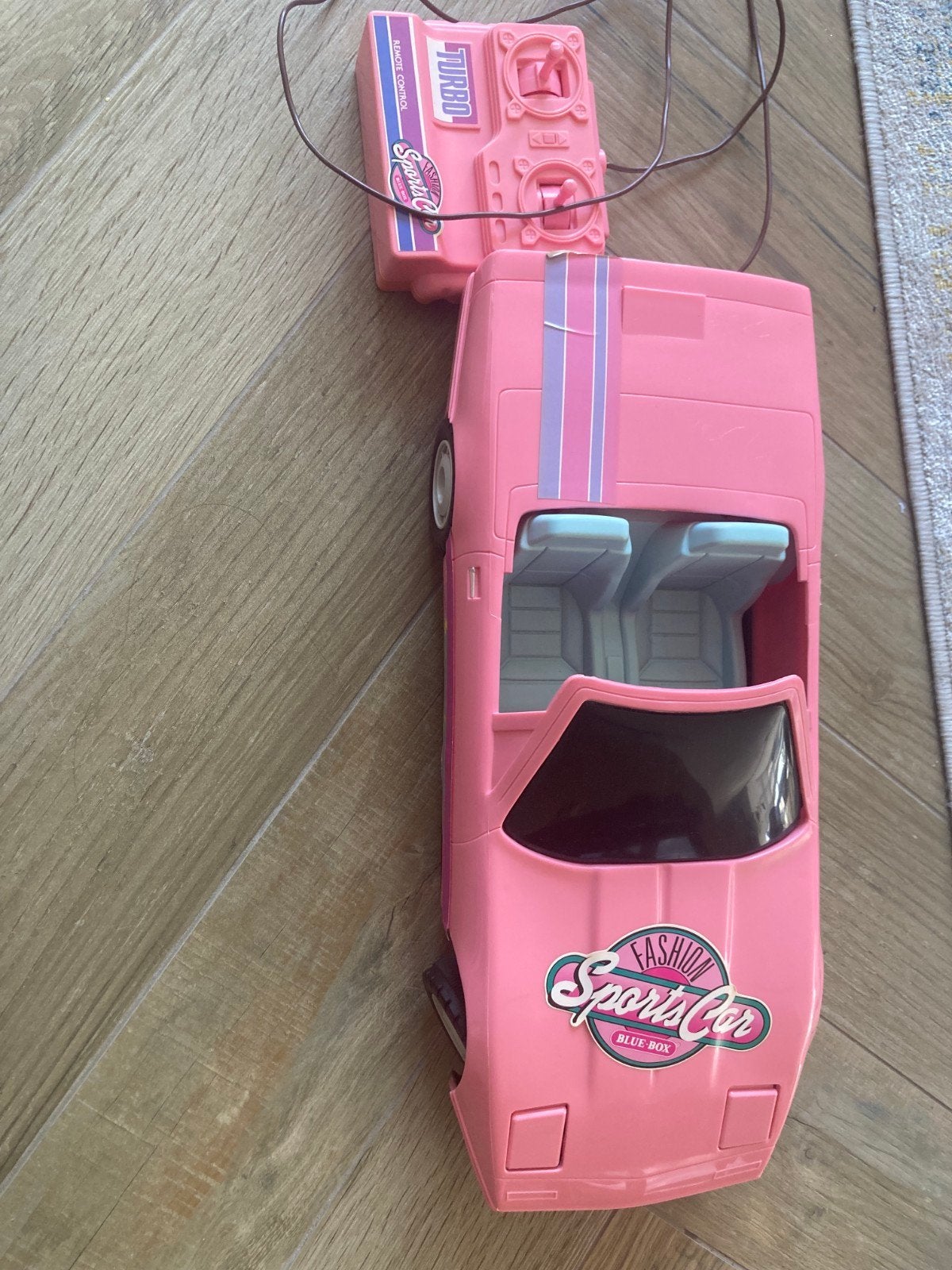 Vintage Roze RC Sportwagen met Afstandsbediening, Hobby en Vrije tijd, Modelbouw | Radiografisch | Auto's, Elektro, Gebruikt, Ophalen of Verzenden