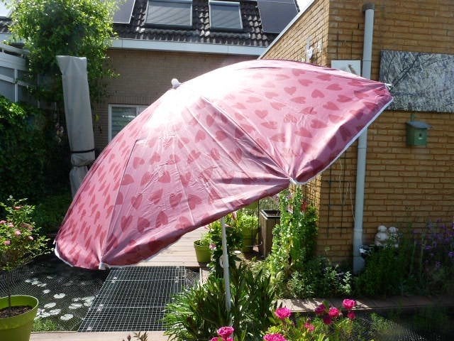 Leuke roze hartjes strand-campingparasol in tas Nieuw, Kantelbaar, Nieuw, Ophalen of Verzenden, 1 tot 2 meter