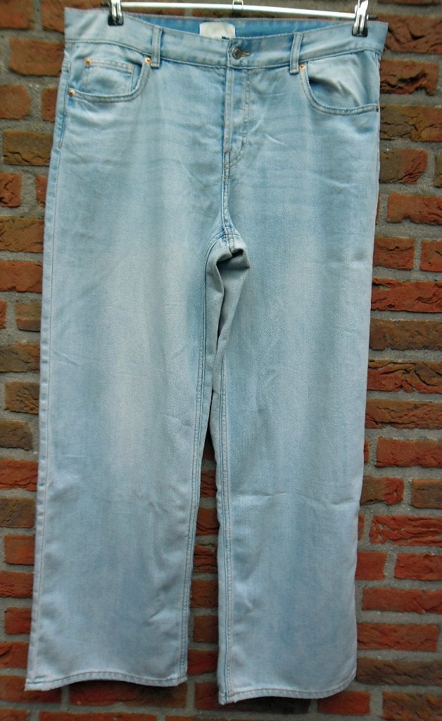 H&M nieuwe superzachte jeans maat 44 met knoopsluiting, H&M, Blauw, Nieuw, Ophalen of Verzenden