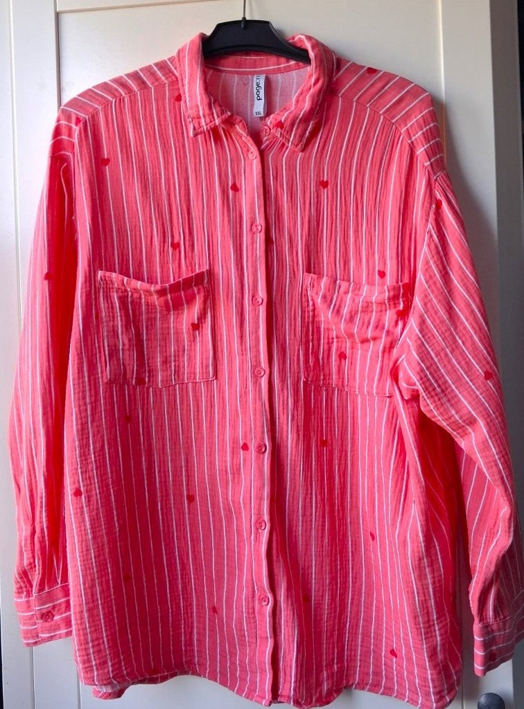 Koraalrode blouse met krijtstreep en rode hartjes XXL, Maat 46/48 (XL) of groter, Nieuw, Ophalen of Verzenden, Page One