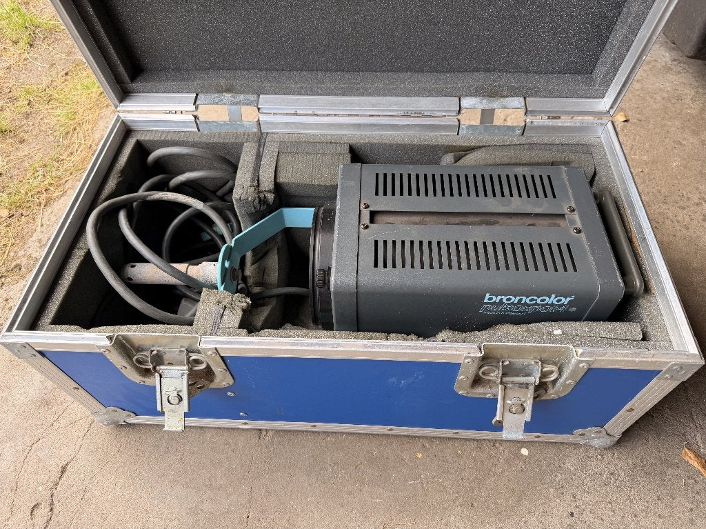 Broncolor Pulsospot 4 in flightcase 3200 J, Ophalen, Lamp of Flitsset, Gebruikt, Broncolor