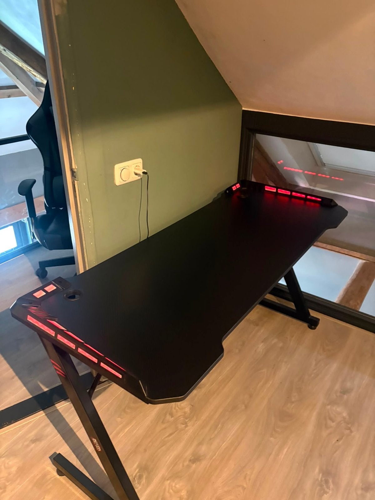 Gaming bureau met LED verlichting, Zwart, Ophalen of Verzenden, Zo goed als nieuw, Modern