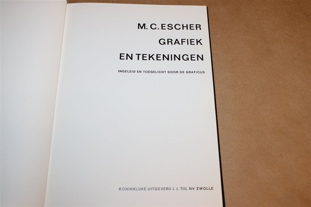 M.C. Escher — Grafiek & Tekeningen, Overzicht Werk, Ophalen of Verzenden, Gelezen