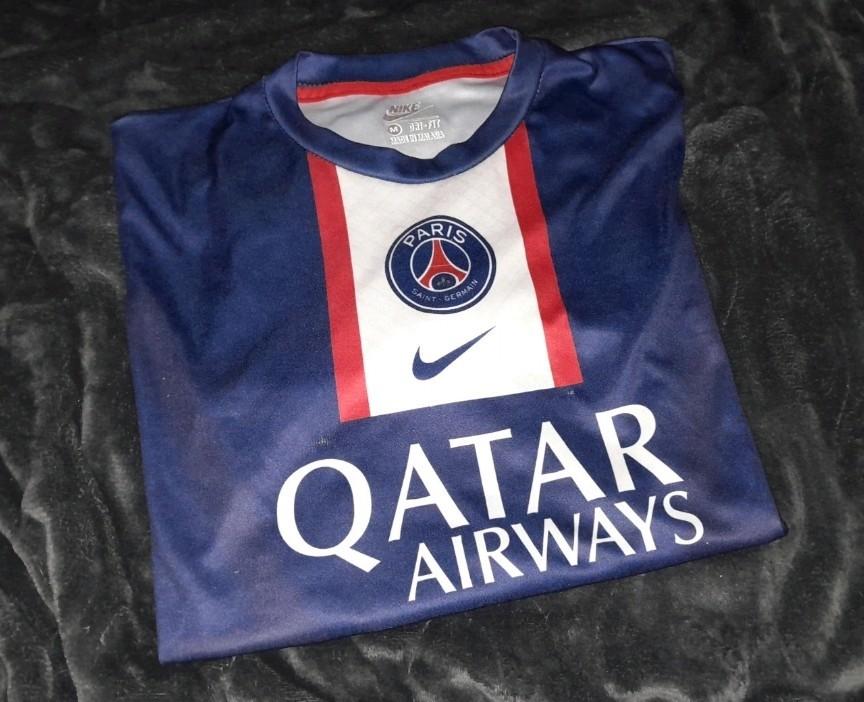 PSG Voetbaltenue 2022/2023  Shirt + Broekje Maat M, Sport en Fitness, Voetbal, Maat M, Ophalen of Verzenden, Gebruikt, Shirt
