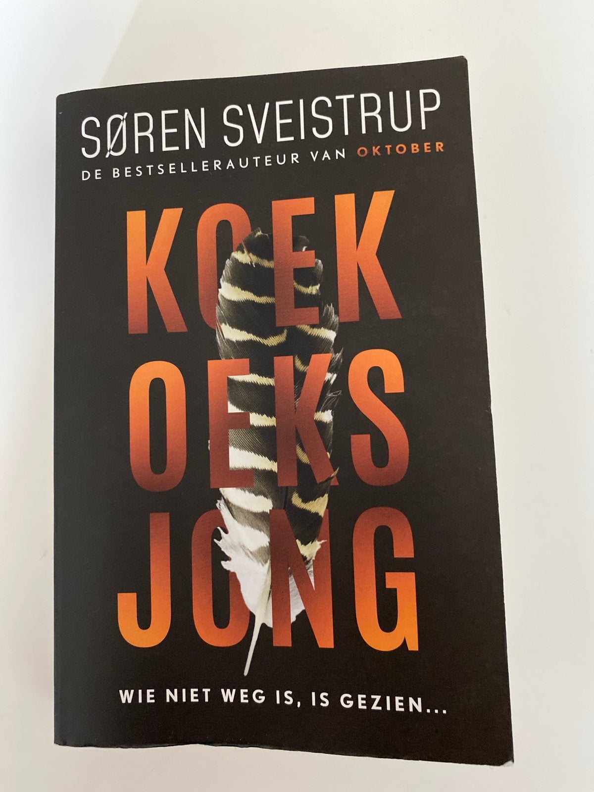 Koekoeksjong - Søren Sveistrup (Deense thriller), Ophalen of Verzenden, Zo goed als nieuw, Scandinavië