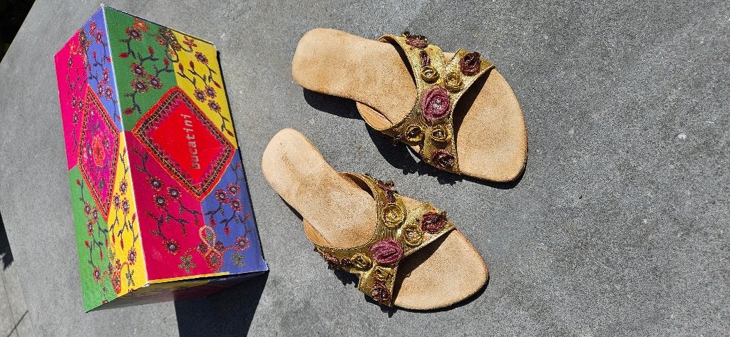 Slippers, Overige kleuren, Bucatini, Zo goed als nieuw, Ophalen