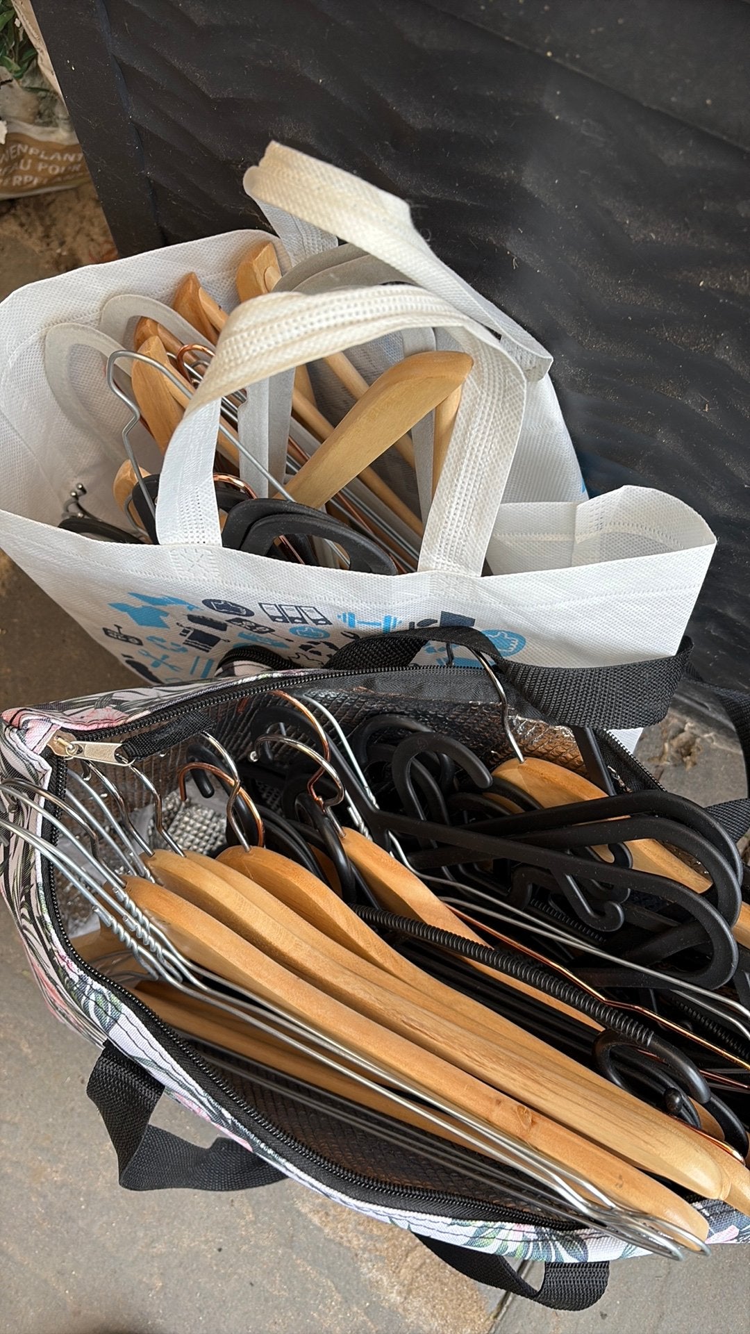 Gratis diverse kledinghangers, Kleding | Dames, Kledinghangers, Ophalen, Zo goed als nieuw, Kunststof