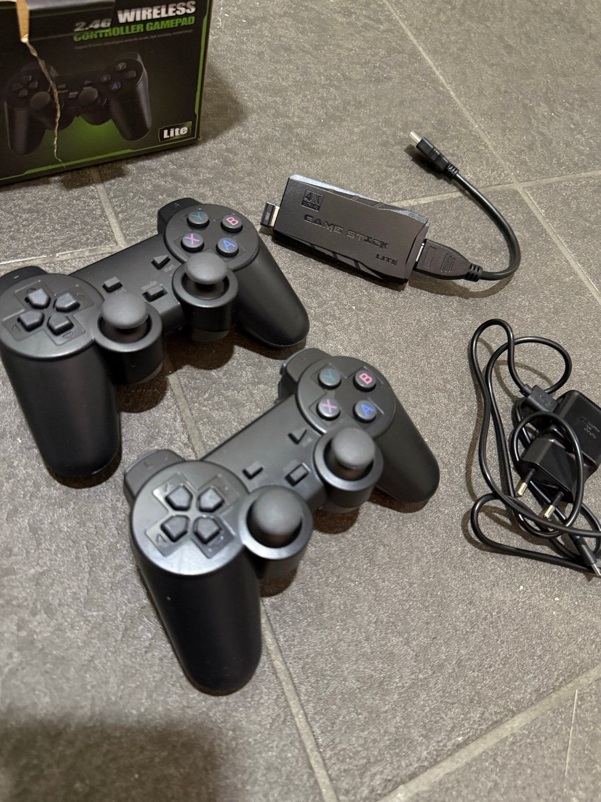 Game Stick Lite 4K met 2 draadloze controllers, Ophalen of Verzenden, Zo goed als nieuw