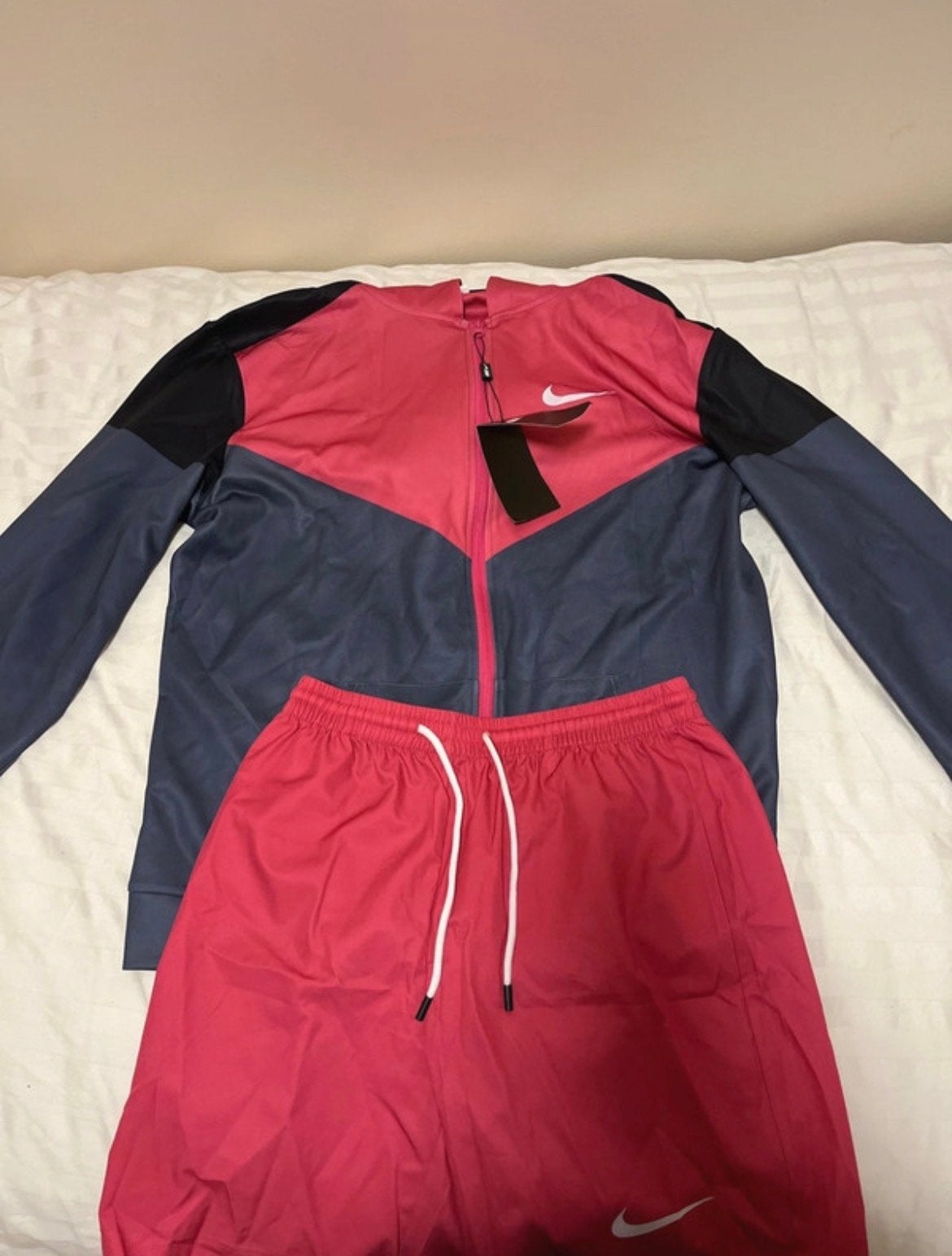 Nike trainingspak roze/blauw/zwart - Nieuw met kaartjes, Maat 38/40 (M), Nieuw, Ophalen of Verzenden, Fitness of Aerobics