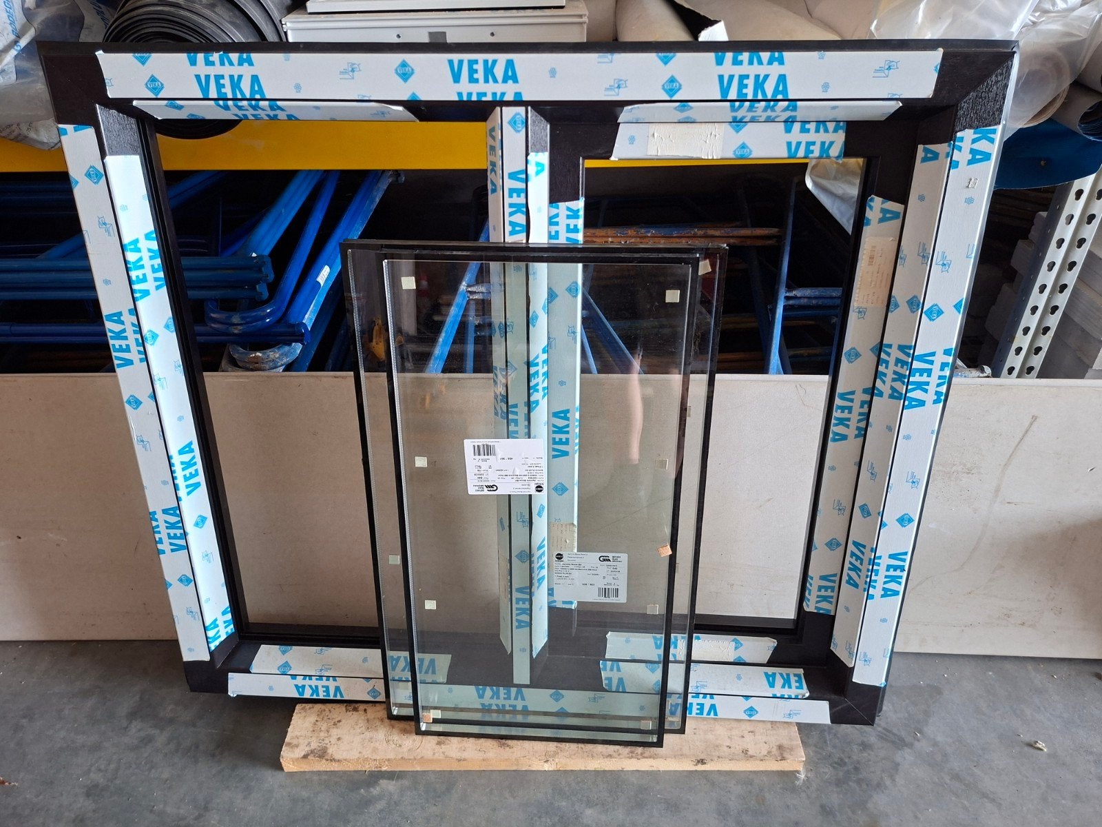 Nieuw kunststof draaikiepraam met vast glas, HR++ zwart, Gevelraam of Ruit, 80 tot 120 cm, 80 tot 120 cm, Nieuw