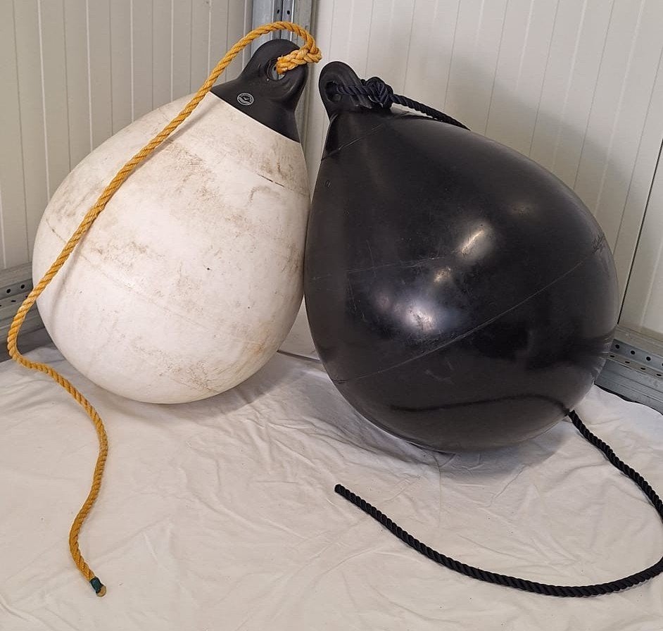 2 bolfenders - Wit en zwart, Ophalen, Gebruikt, Overige typen