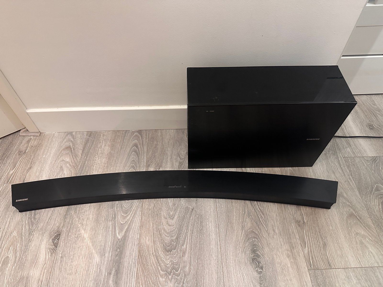 Samsung HW-J6500 Soundbar met Subwoofer - Gebogen Design, Ophalen, Bluetooth, Zo goed als nieuw