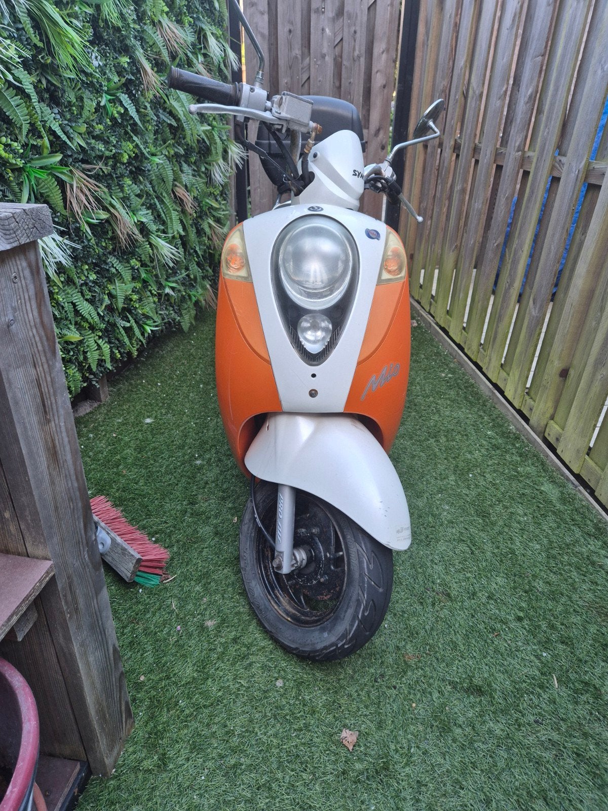 Sym Mio Blauw Kenteken - Werkt, maar heeft aandacht nodig, Fietsen en Brommers, Scooters | SYM, Gebruikt, Benzine, Maximaal 25 km/u