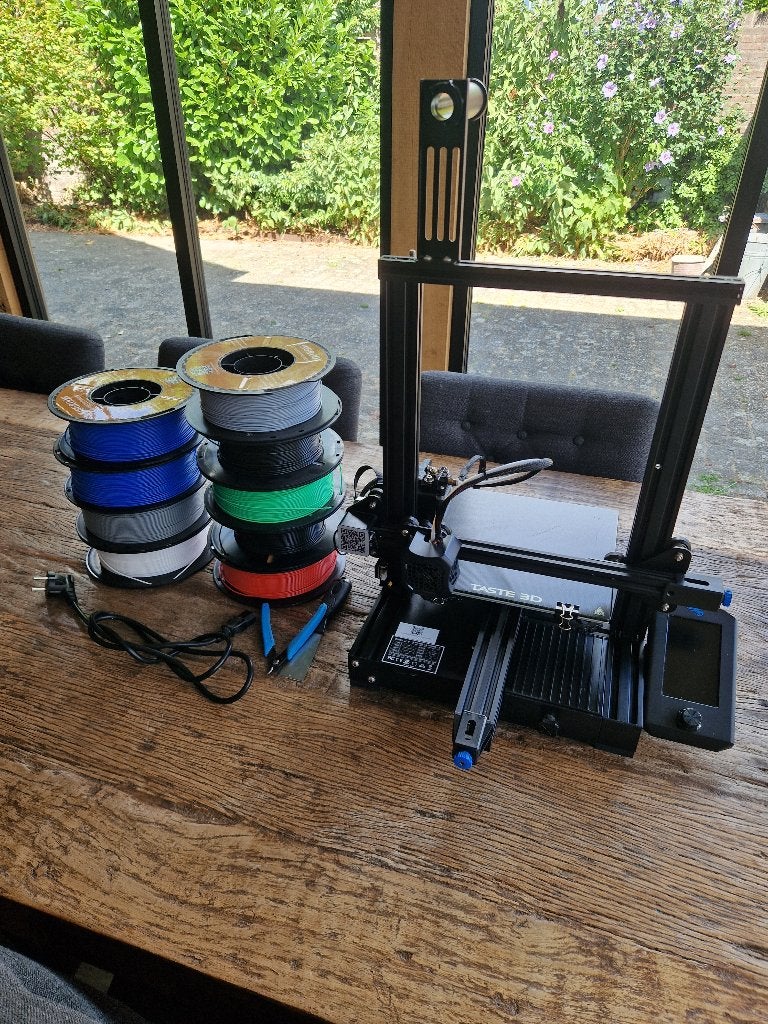 Creality Ender-3 v2 3D printer met 9 rollen PLA filament, Gebruikt, Ophalen of Verzenden, Filament, Creality