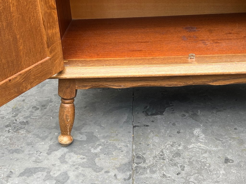Foto 5 van Kast met 2 deuren ,Tv kast , eiken en fineerhout vintage