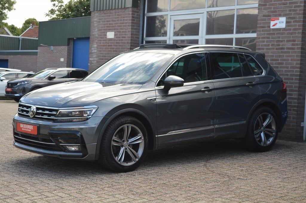 Volkswagen Tiguan 1.5 TSI R-Line | AUT - PANODAK - DYNAUDIO, Auto's, Dealer onderhouden, Euro 6, 4 cilinders, 150 pk