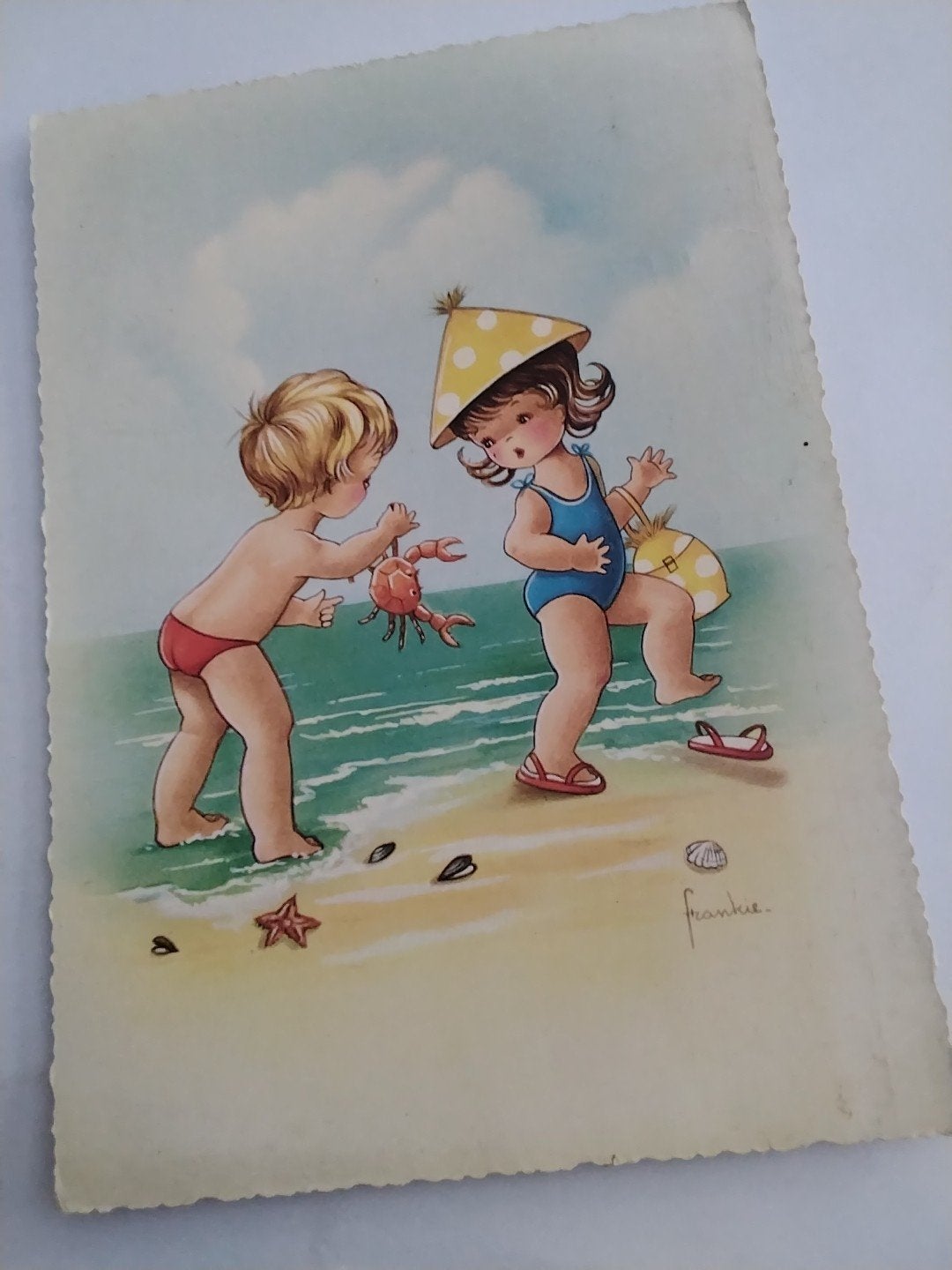 Vintage Ansichtkaart: Kinderen op Strand met Krab, Verzamelen, Ophalen of Verzenden, 1940 tot 1960, Gelopen