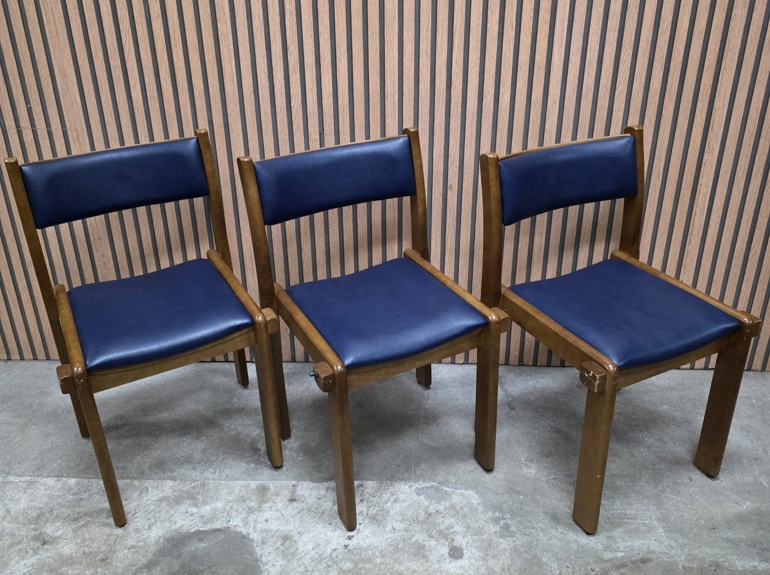40 x Deense stoelen eetkamerstoelen cafe horeca bistro hout, Ophalen of Verzenden, Zo goed als nieuw, Hout, Vijf, Zes of meer stoelen