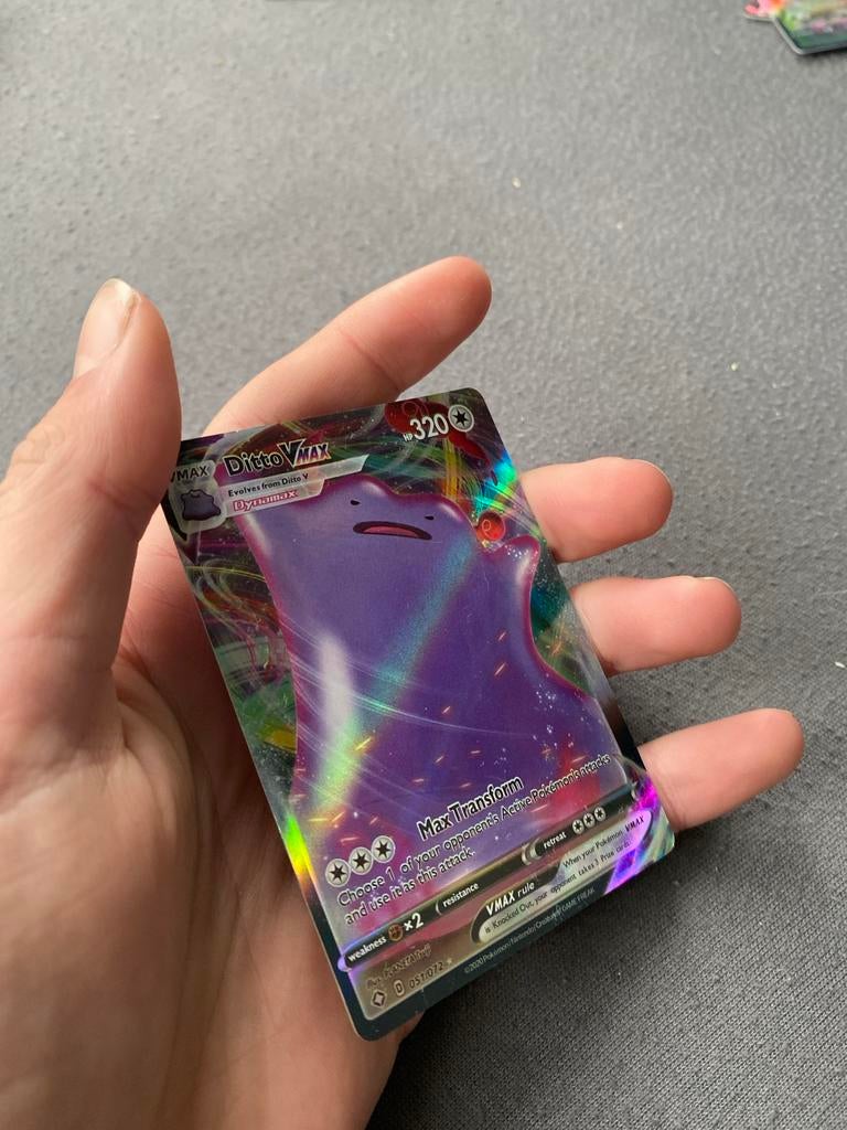 Pokémon Kaart: Ditto VMAX (Foil) - Zo goed als nieuw, Hobby en Vrije tijd, Verzamelkaartspellen | Pokémon, Ophalen of Verzenden