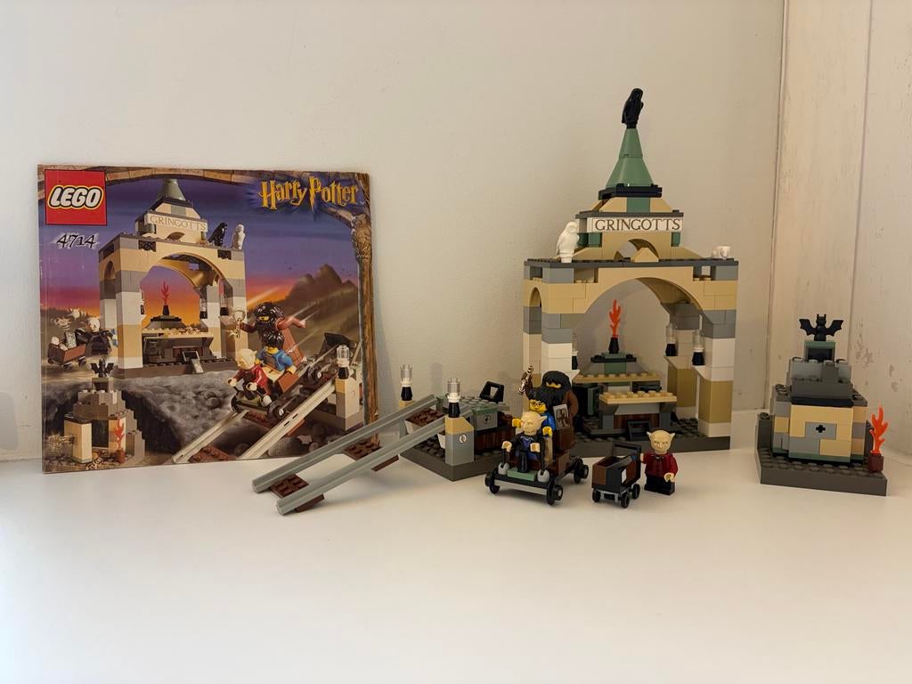 Lego Harry Potter 4714 Gringotts Bank 99% compleet, Ophalen of Verzenden, Zo goed als nieuw