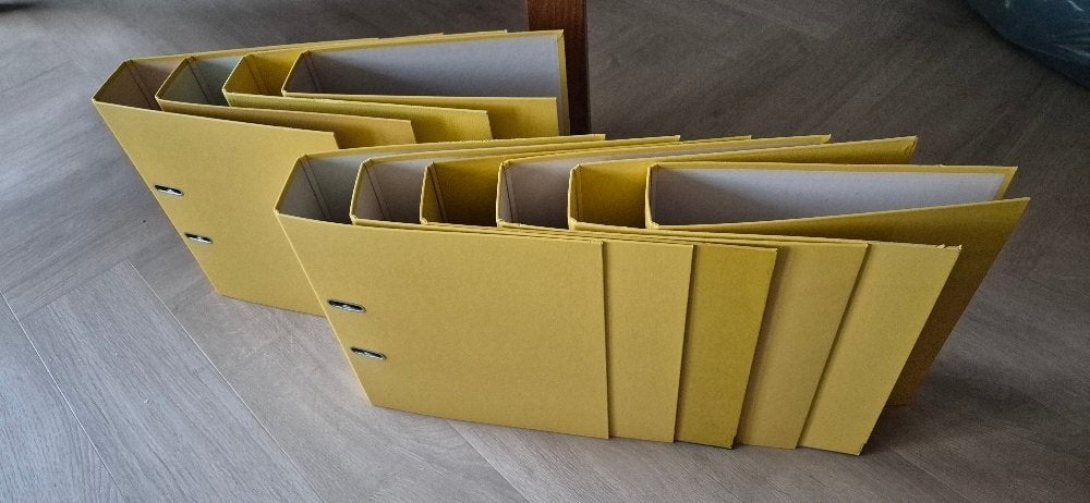 10 gele ordners en enkele blauwe, Ophalen, Gebruikt