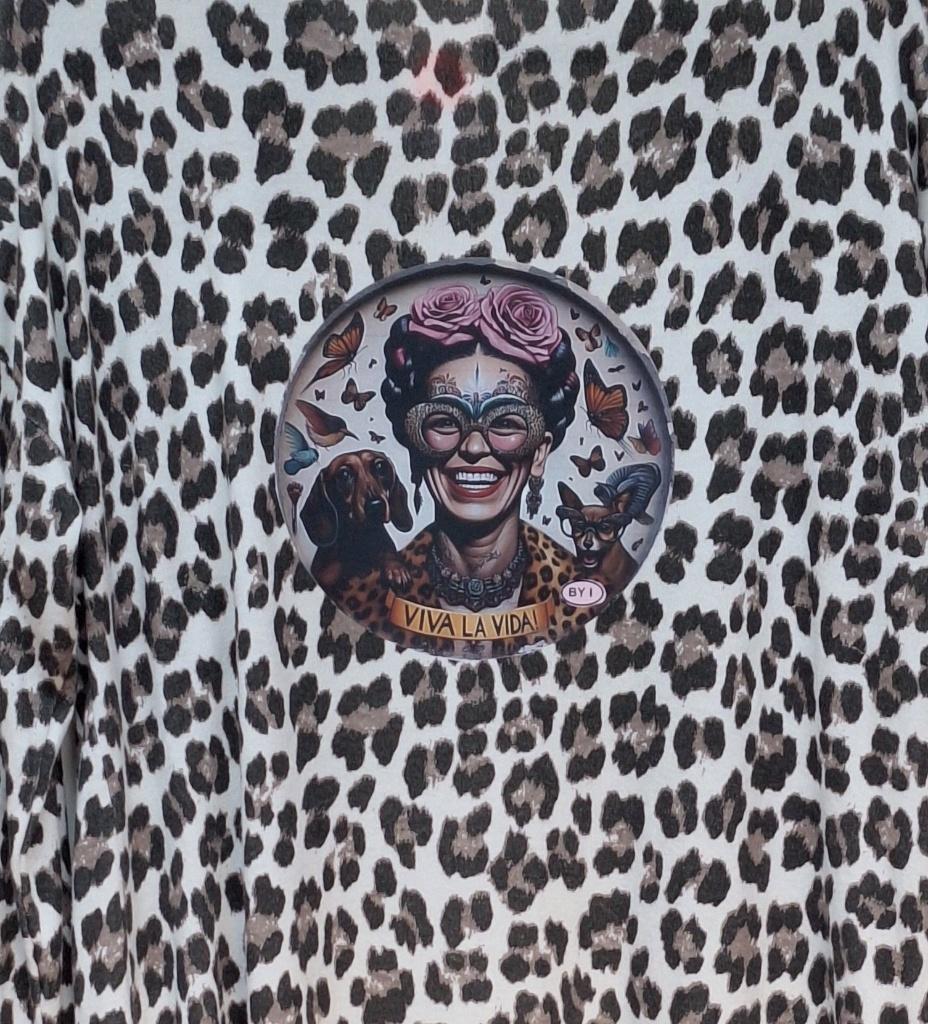 Lang vest, Frida Kahlo viva la vida  dames vest panterprint, Kleding | Dames, Ophalen of Verzenden, Nieuw, Maat 42/44 (L), Bruin