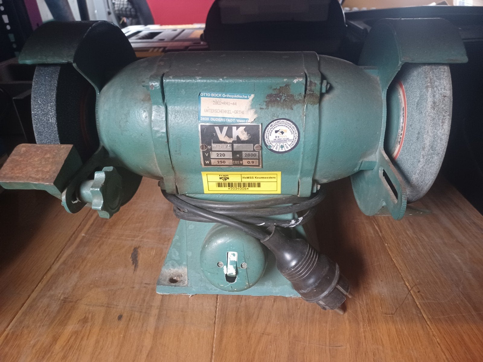 VK Werbank Slijpmachine 220V 250W, Doe-het-zelf en Verbouw, Ophalen, Gebruikt, Minder dan 700 watt, Werkbankslijpmachine