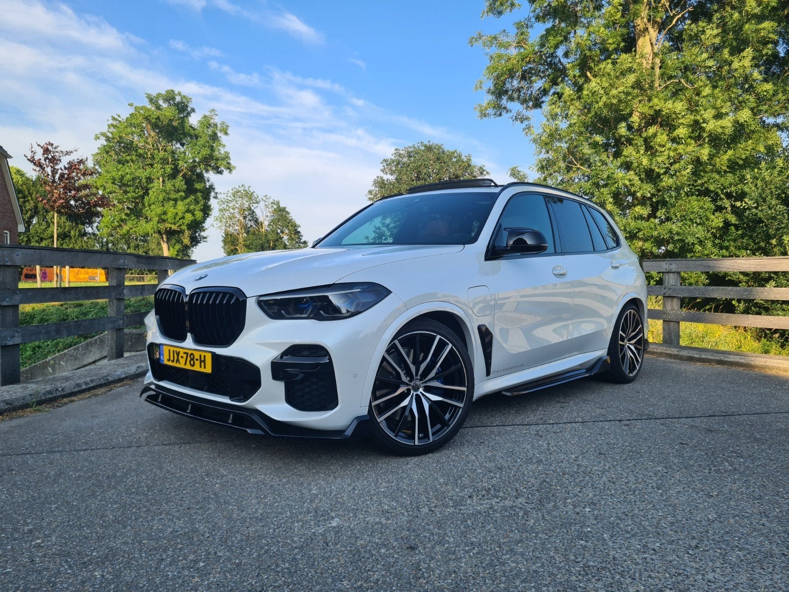 BMW X5 45e 394pk Aut 09-2021 Wit M-Sport Pano Lazer Voll, 77 km/l, 394 pk, Met garantie (alle), Parkeerassistent