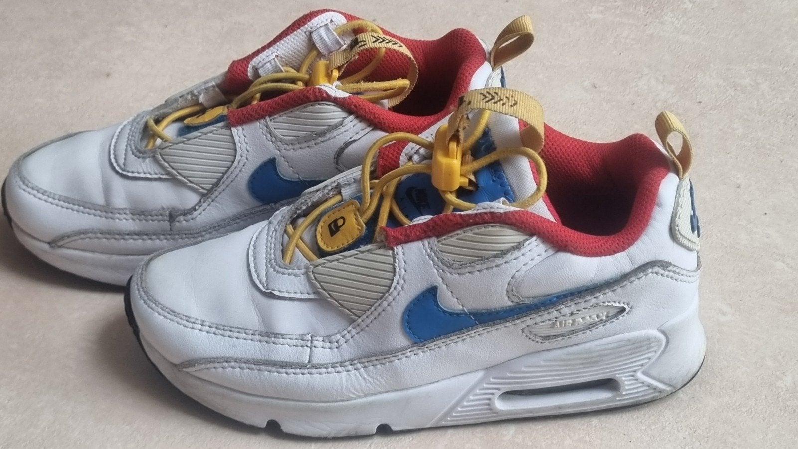 Nike Air Max sneakers - Maat 33.5, Kinderen en Baby's, Kinderkleding | Schoenen en Sokken, Gebruikt, Sportschoenen, Jongen of Meisje