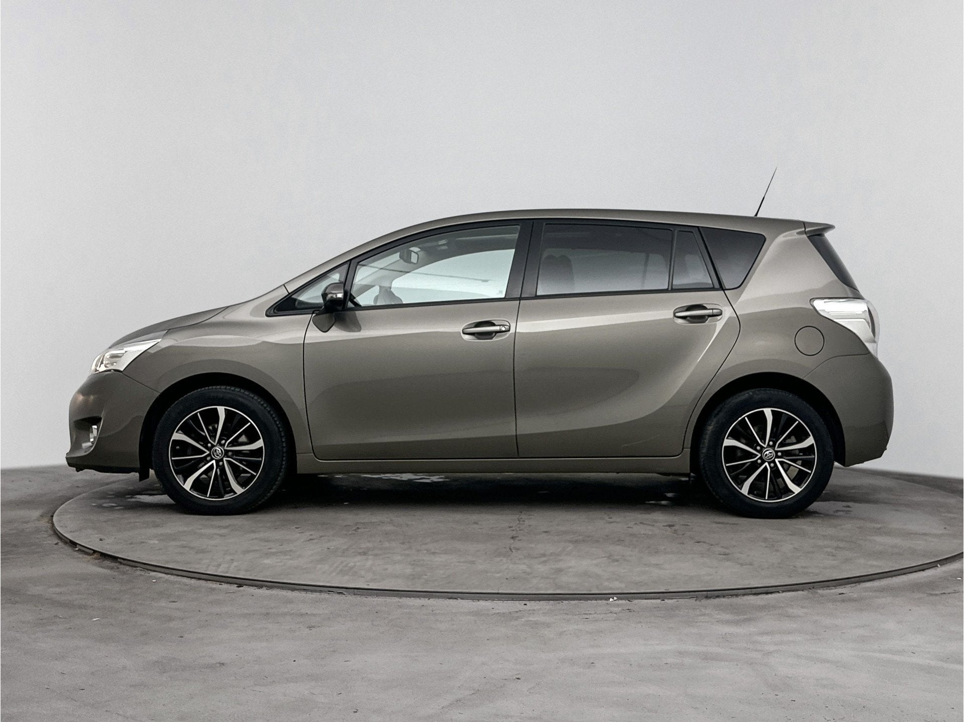 Toyota Verso 1.8 VVT-i SkyView Edition | Panoramadak | Trekh, Auto's, Voorwielaandrijving, Gebruikt, 4 cilinders, Origineel Nederlands