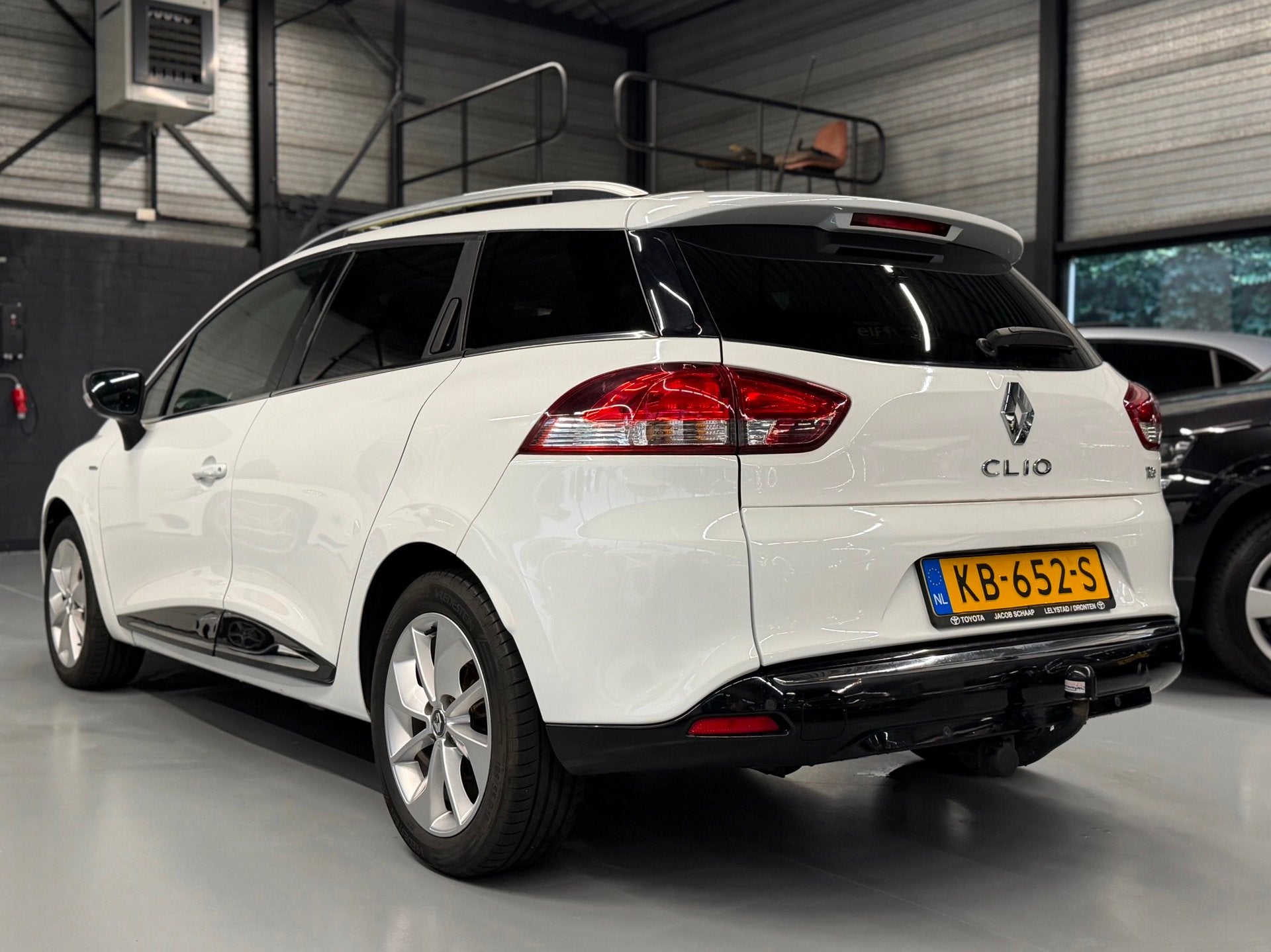 Renault Clio Estate 0.9 TCe Limited Airco l Navi l Cruise l, Auto's, Voorwielaandrijving, Gebruikt, Euro 6, 580 kg