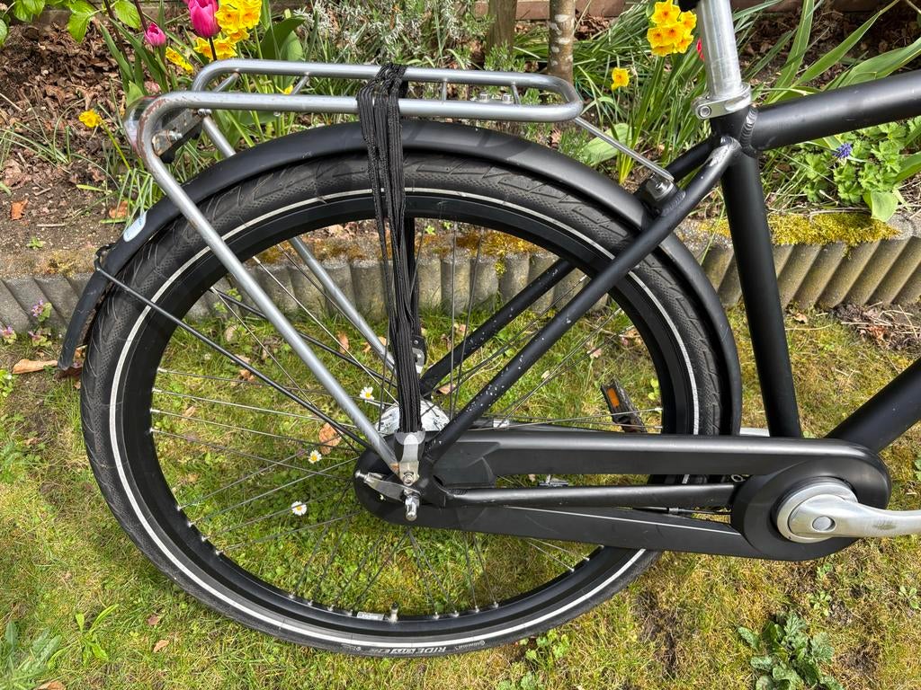 Jongensfiets zwart framemaat 49 cm, wielen 28 inch, Ophalen, Gebruikt, 26 inch of meer, Handrem