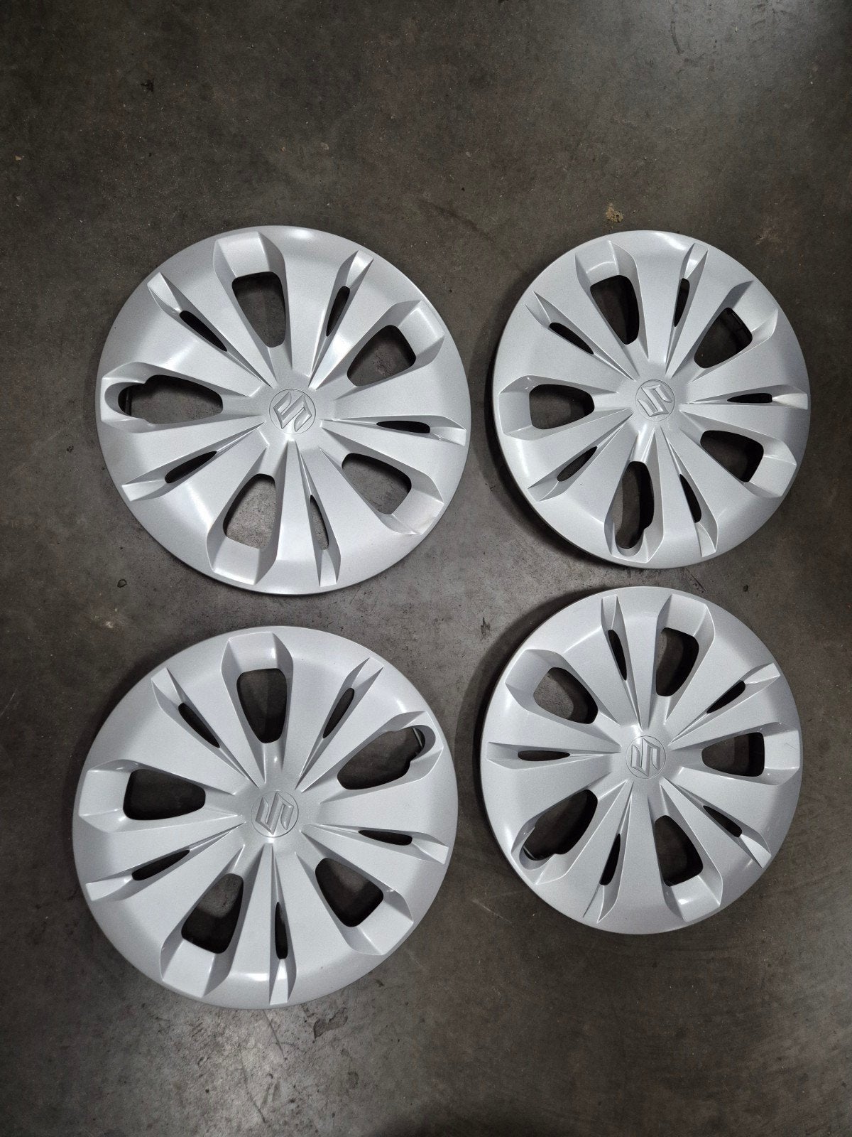 Originele Suzuki wieldoppen 15 inch - Schadevrij, Ophalen, Zo goed als nieuw